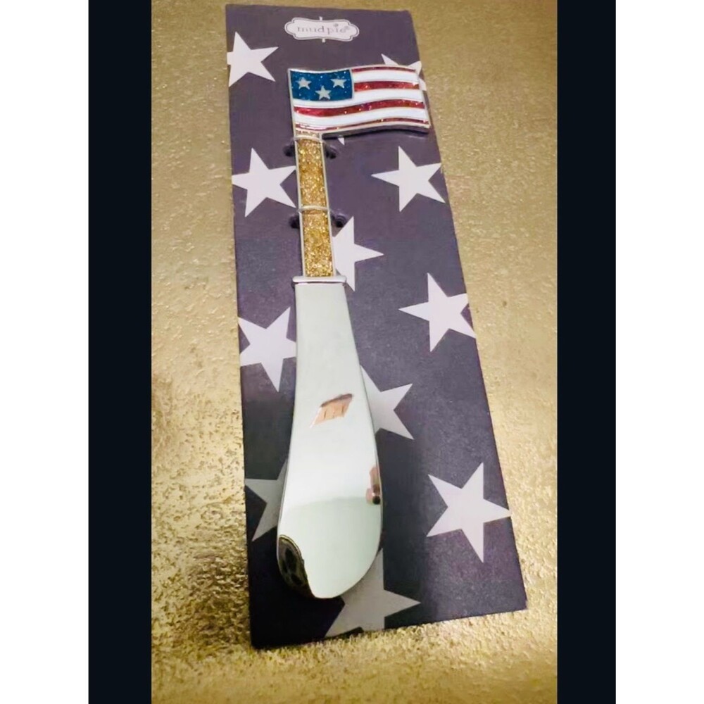 Mudd American Flag Handle Spreader in Red,White & Blue with Silver Plated Accent